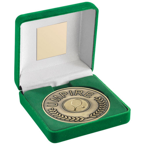 GREEN VELVET BOX AND 70mm UMPIRE MEDALLION WITH TENNIS INSERT